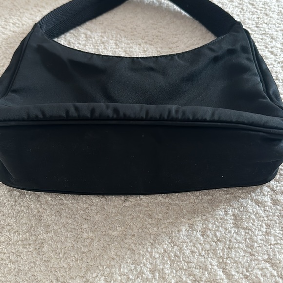 Vintage Prada Mini Nylon (90s) - Picture 4 of 4
